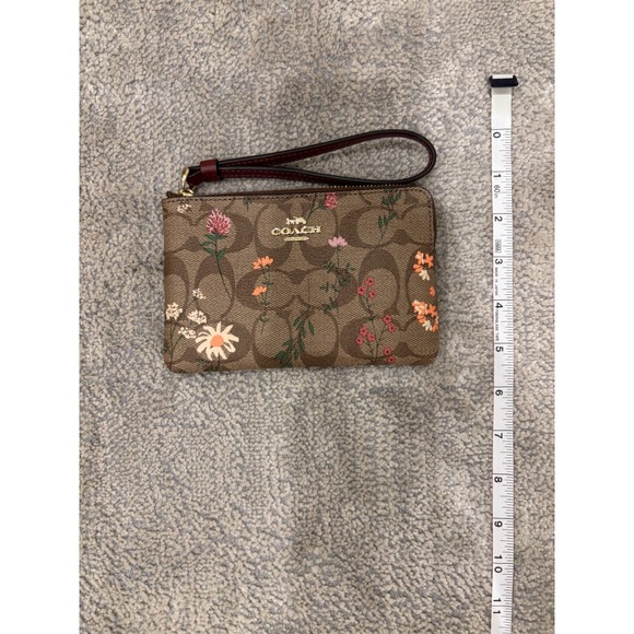 Coach Corner Zip Wristlet Signature Canvas Wildflower Print Khaki Floral 2711 - Picture 2 of 5
